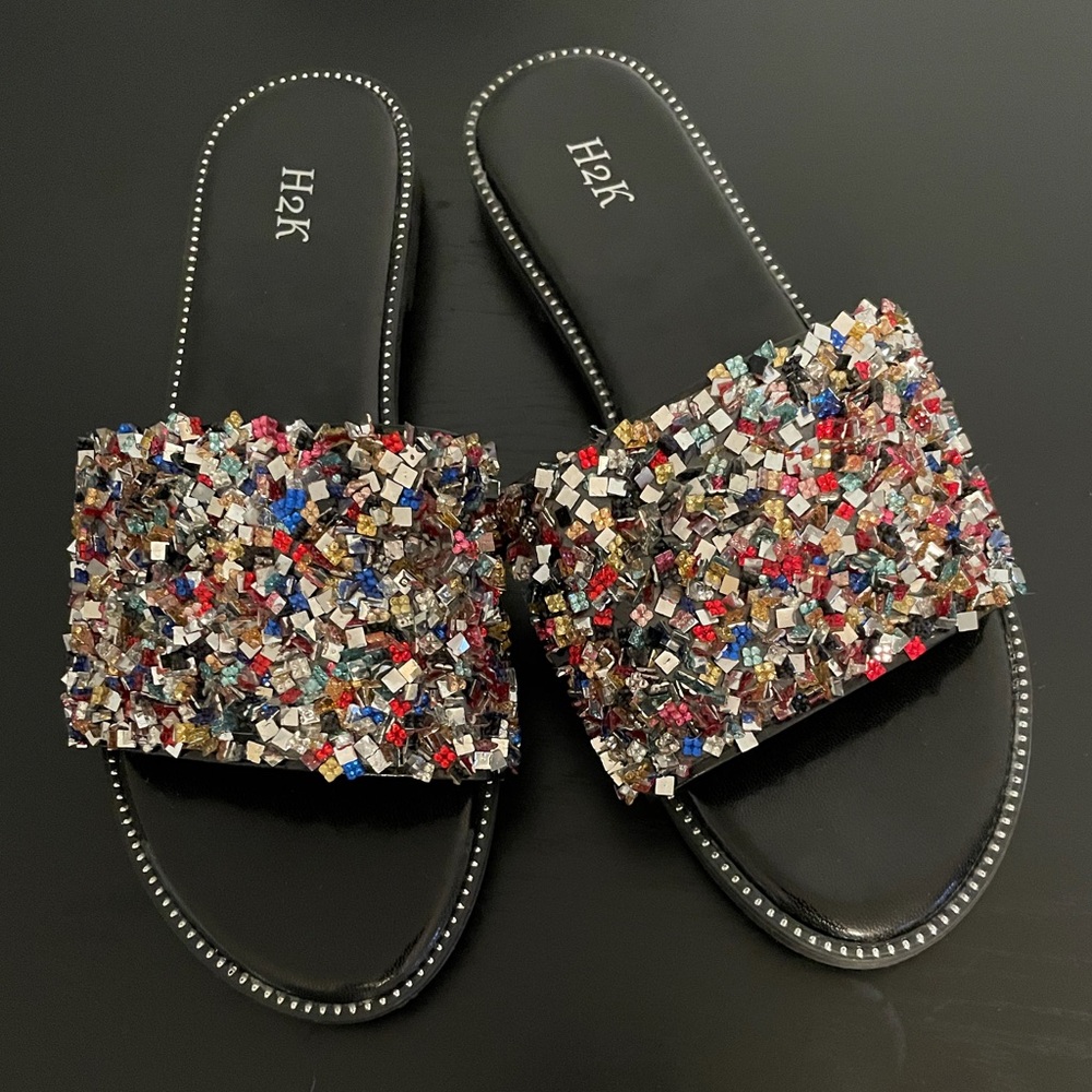 Women’s size 8 sandals, black and multi-color ✨